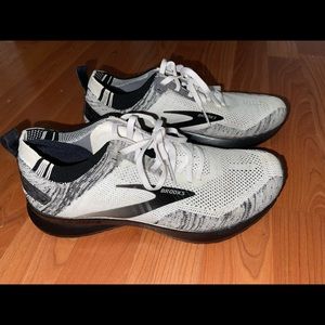 Brooks running sneakers, women’s size 8!